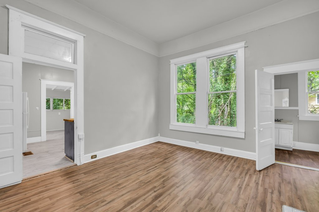 Building Photo - 625 8th St N