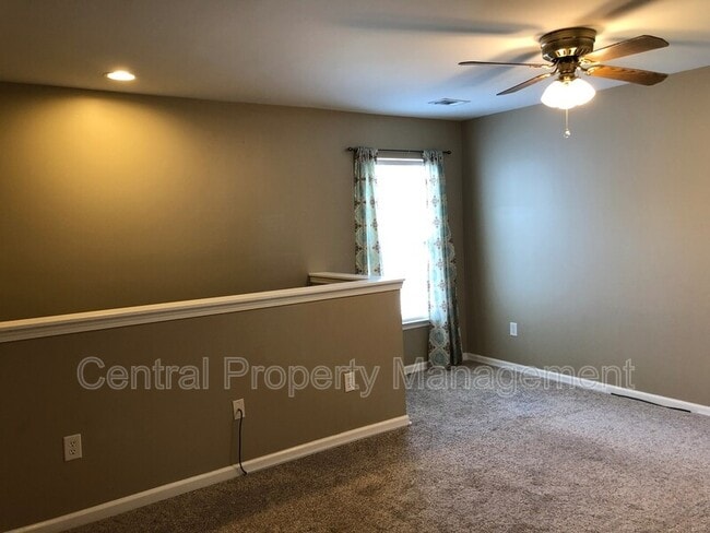 Building Photo - 547 Clairidge Dr