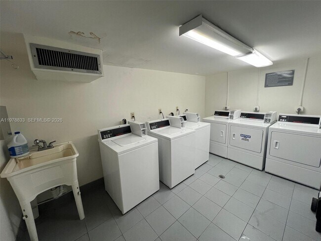 Building Photo - 1390 Ocean Dr