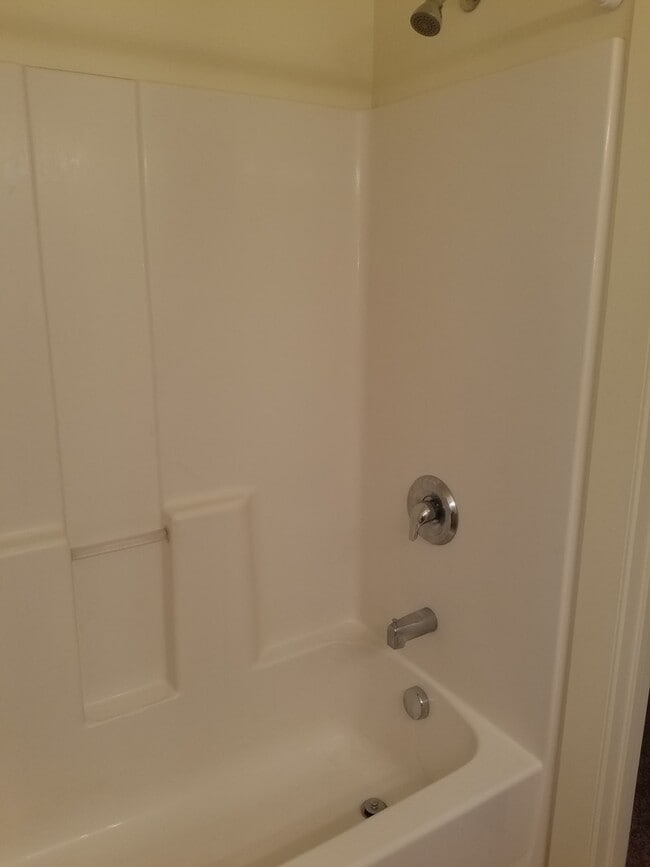 Building Photo - Desirable 2 bed, 2.5 bath Lincoln Park tow...