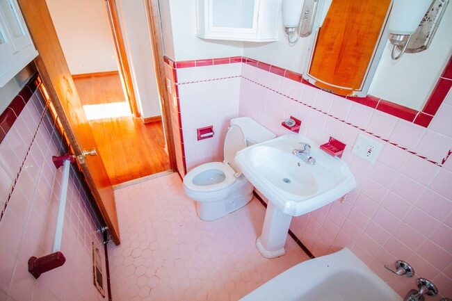 Building Photo - 2303 Mellwood Ave