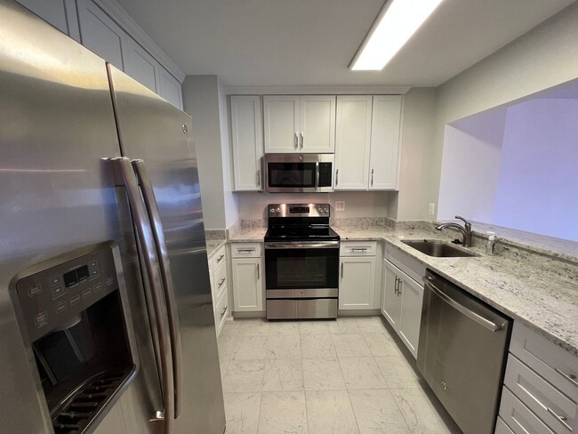 Building Photo - Luxurious 2 Bed 2 Bath Penthouse In Alta V...
