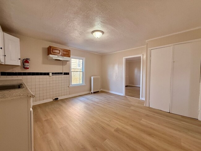 Building Photo - 141 W Elmer St