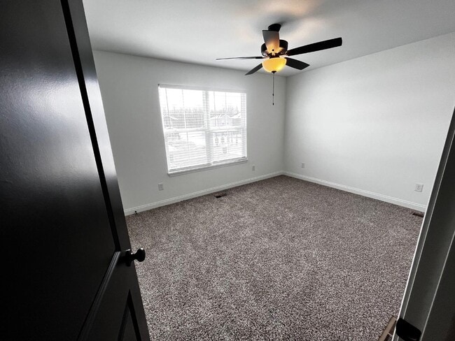 Building Photo - 2065 Aster Dr