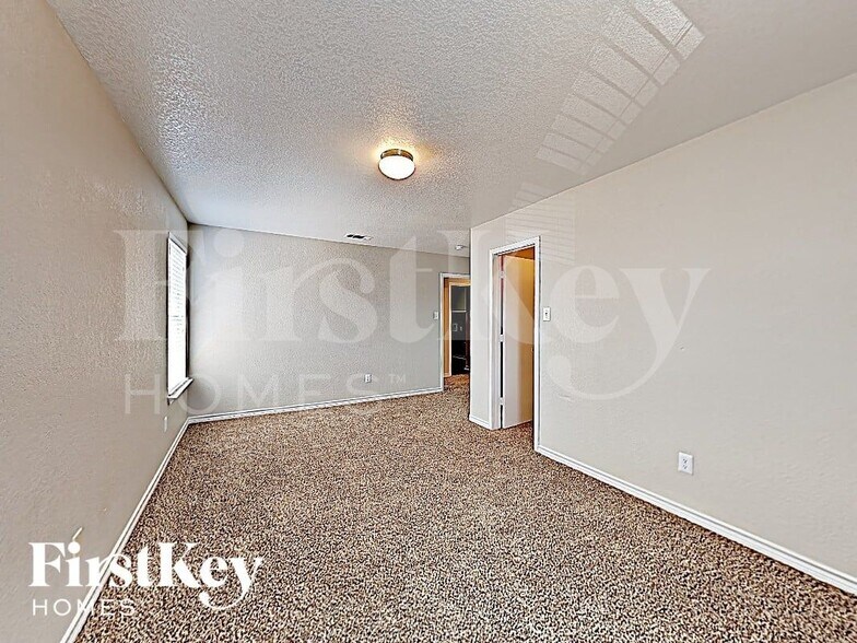 Building Photo - 5423 Montague Ln