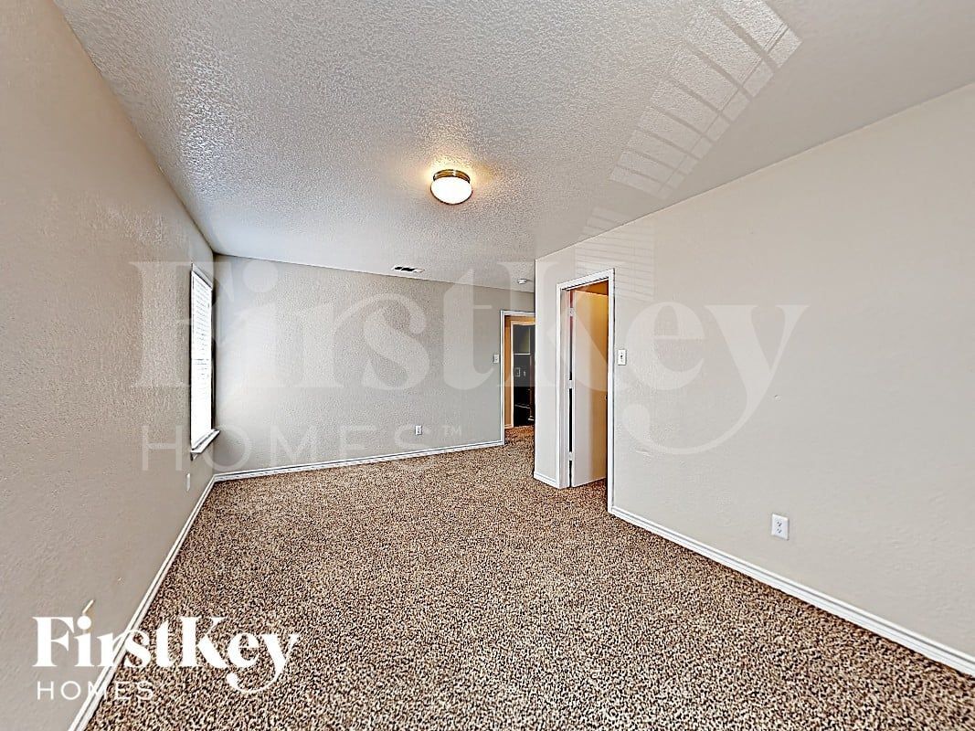 Building Photo - 5423 Montague Ln