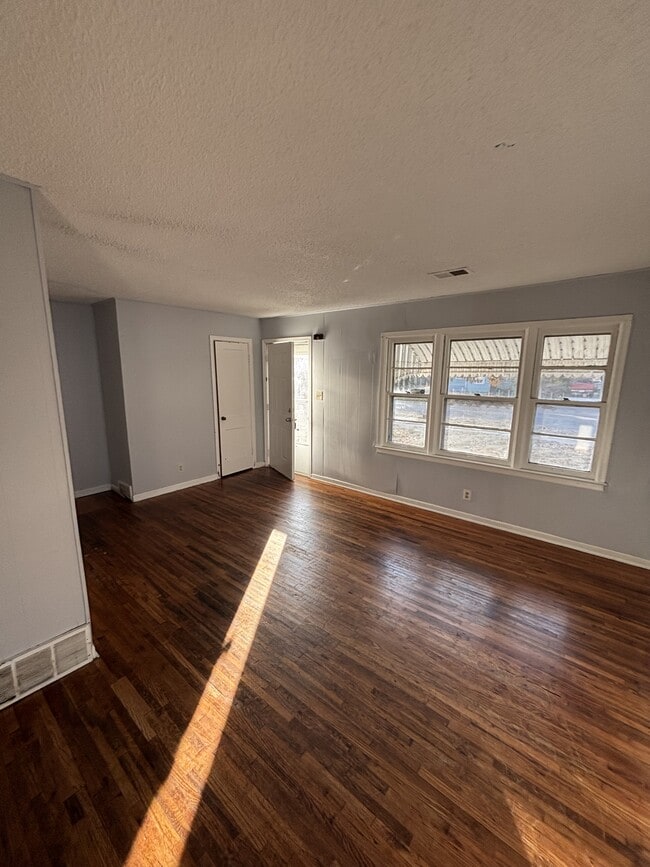 Building Photo - 1912 N Grove St