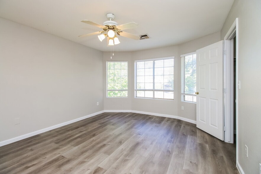 Building Photo - 7521 E Laguna Azul Ave