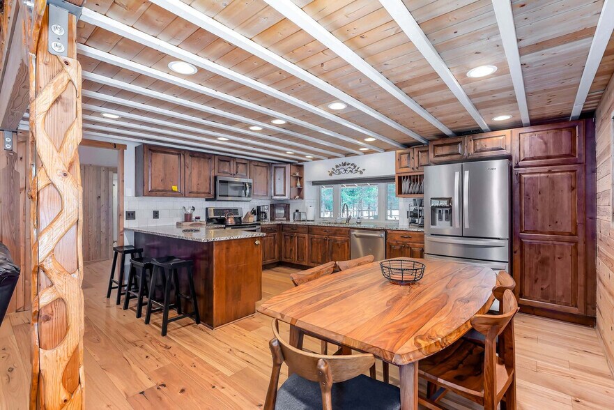 Building Photo - 55823 Wood Duck Dr