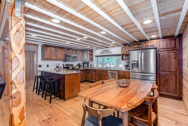 Building Photo - 55823 Wood Duck Dr