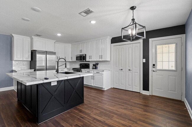 Building Photo - 685 Winchester Dr