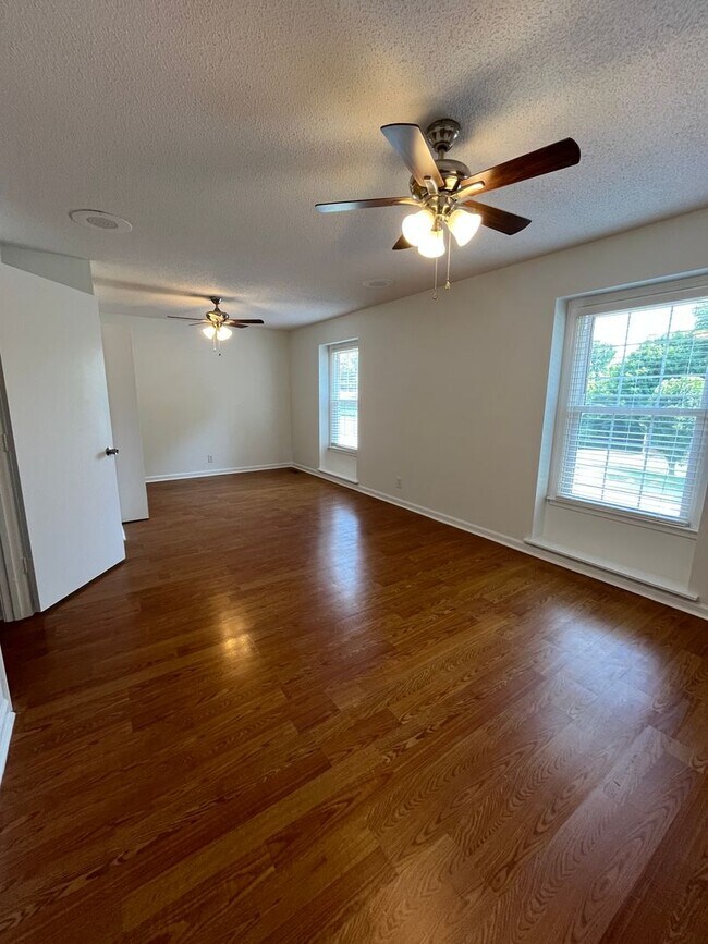 Building Photo - 3089 Woody Ln