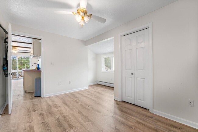 Building Photo - 381 Littlefield Rd