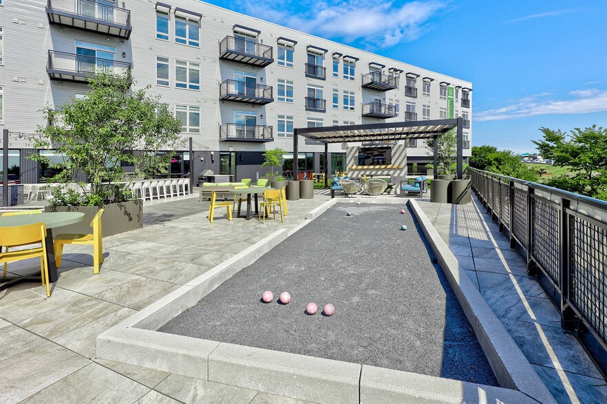 Building Photo - 780 Morrissey Blvd