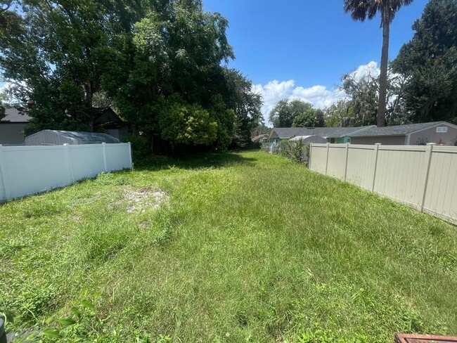 Building Photo - Newly Remodeled Southern Cottage