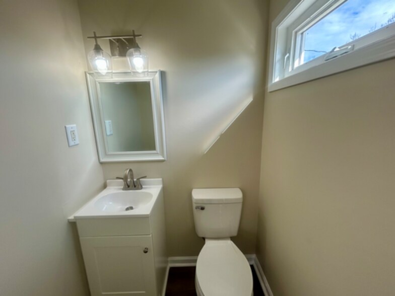 Building Photo - 403 S Market St