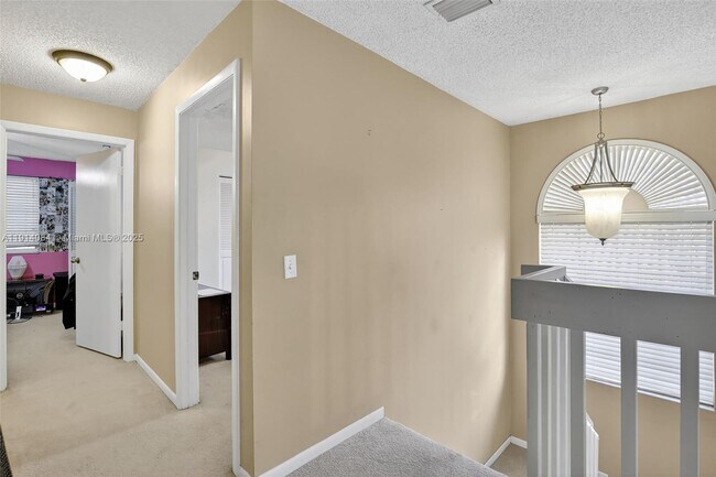 Building Photo - 9481 Oak Grove Cir