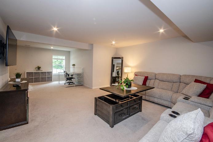 Master Bedroom Sitting Area - 225 Brafferton Blvd