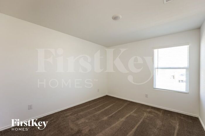 Building Photo - 2403 Lake Hls