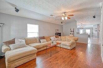 Building Photo - 22210 Bellow Glen Dr