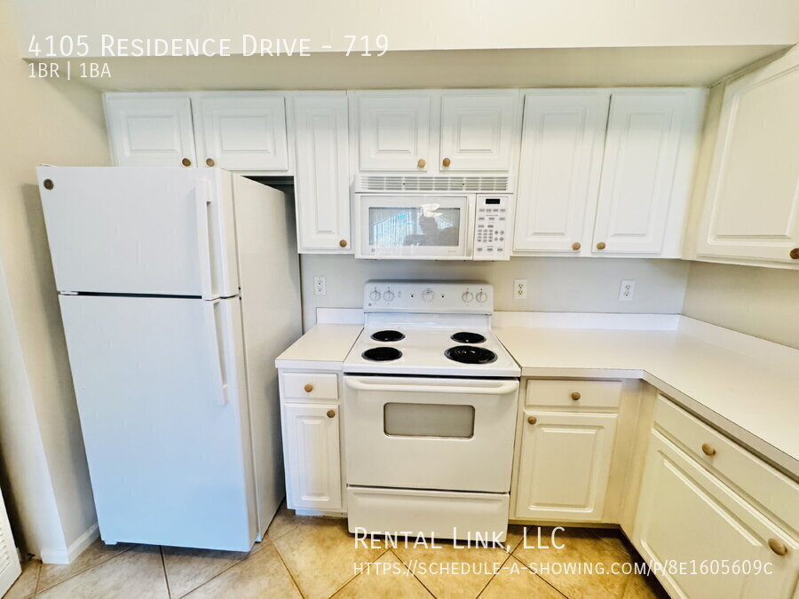 Building Photo - 4105 Residence Drive