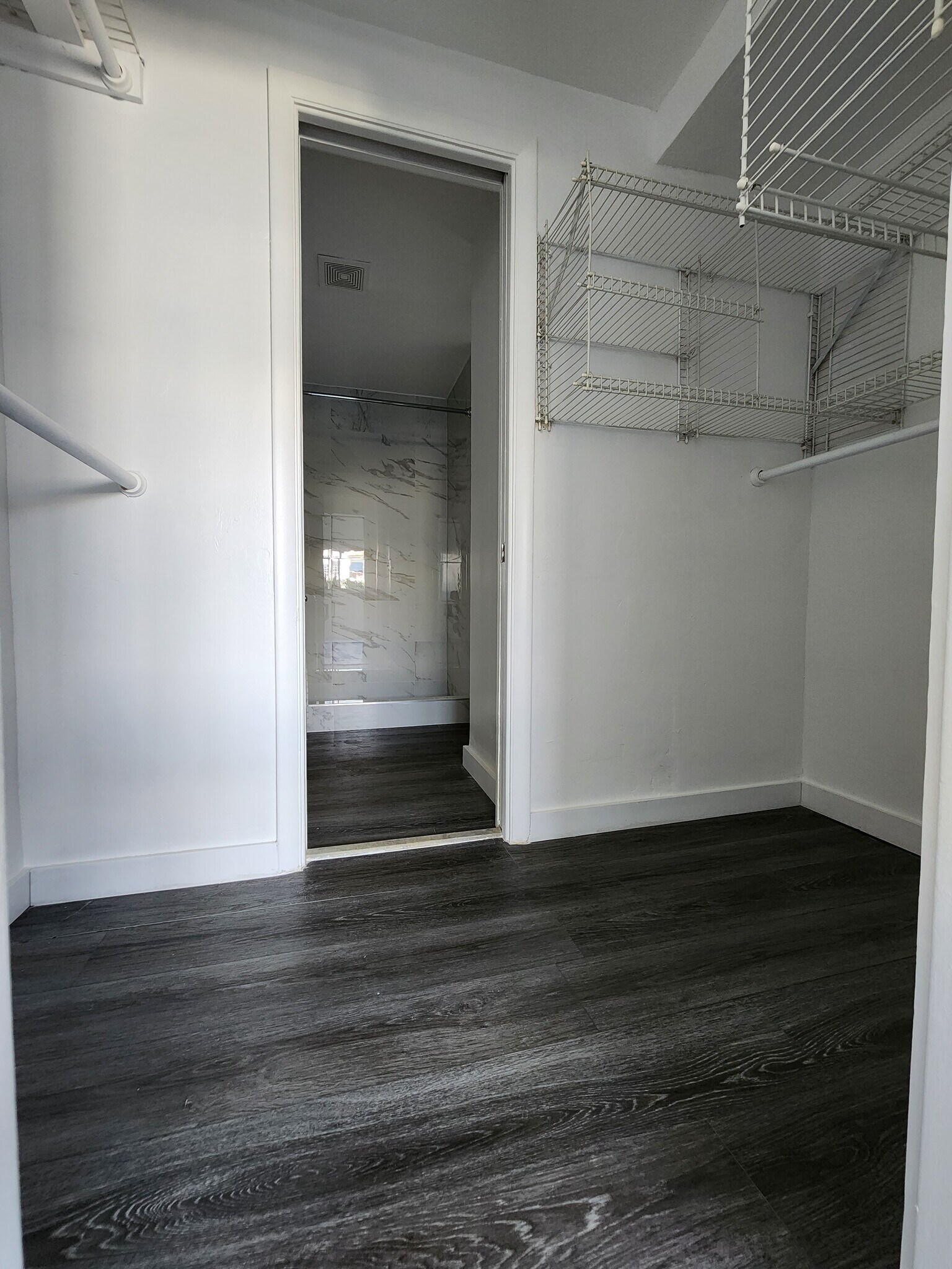 Building Photo - 1400 NE 169th St