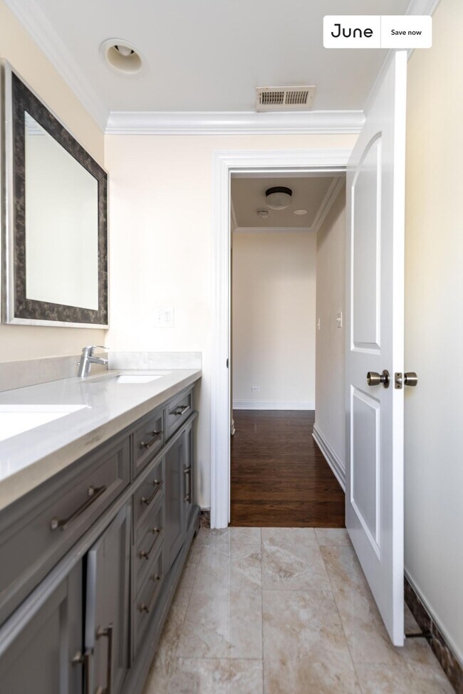 Building Photo - 3743 N Albany Ave