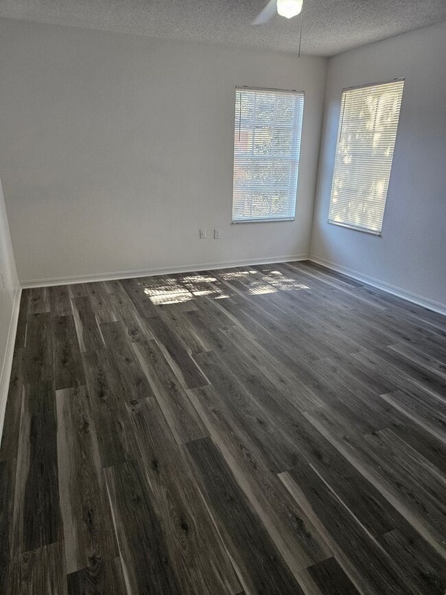 Building Photo - Kissimmee Pool Home with 7 bedrooms!