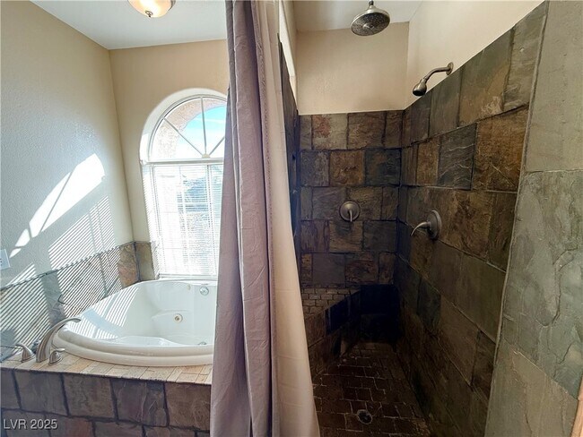 Building Photo - 2370 Deadwood St