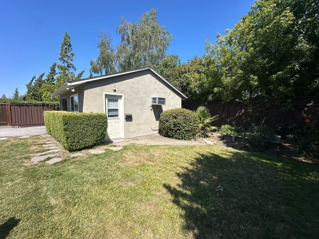 Building Photo - Studio Home in Desirable West Menlo Park- ...