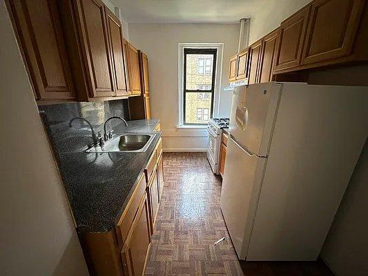 Primary Photo - 2 bedroom in Bronx NY 10452
