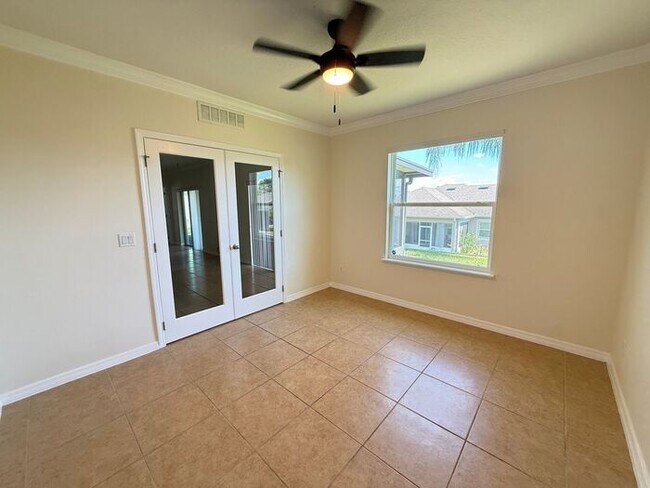 Building Photo - Spacious Groveland Home