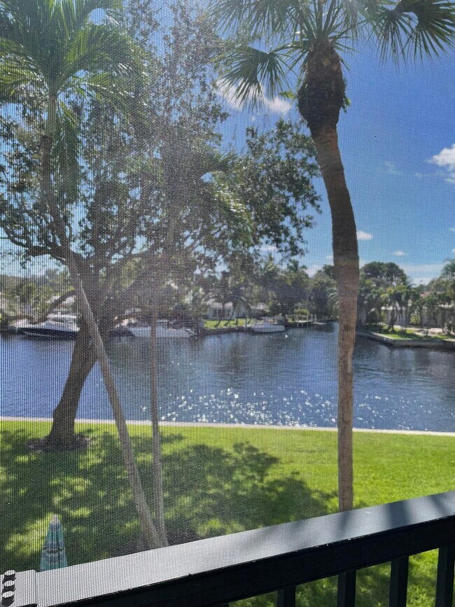 Building Photo - 14 Royal Palm Way