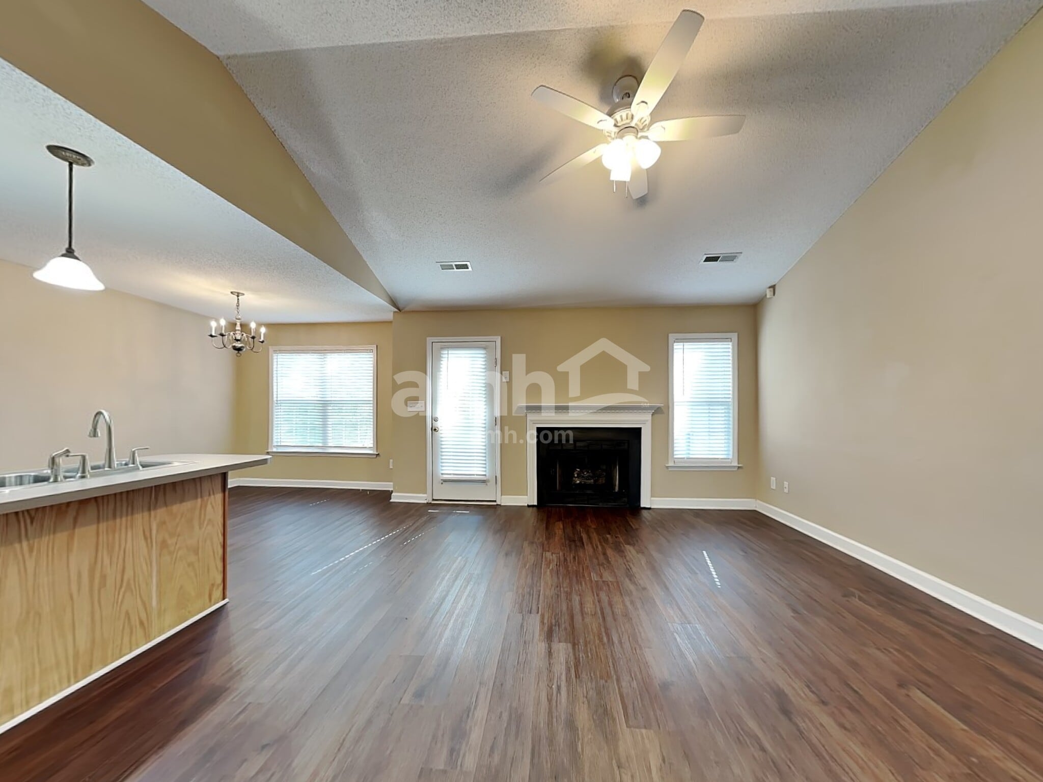 Building Photo - 125 Fiddlers Run Ct