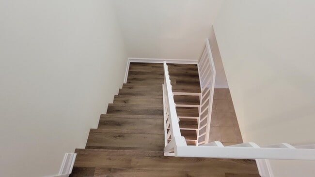 Building Photo - 606 6th Ln