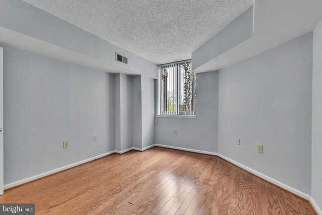 Building Photo - 1001 N Randolph St