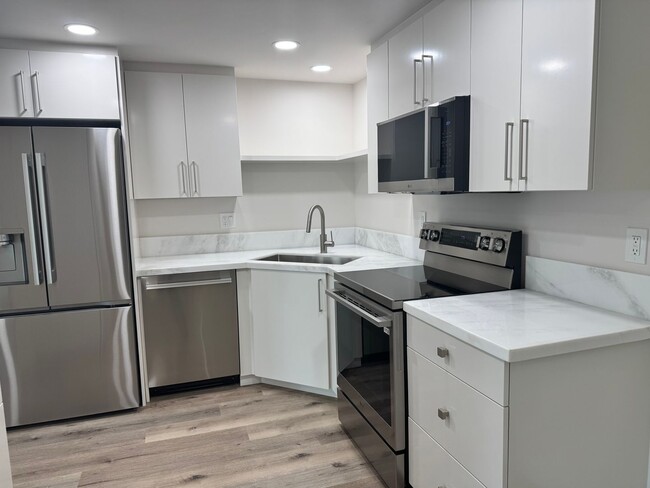 Building Photo - Welcome to this stunning Tierrasanta 1-bedroom, 1-bathroom