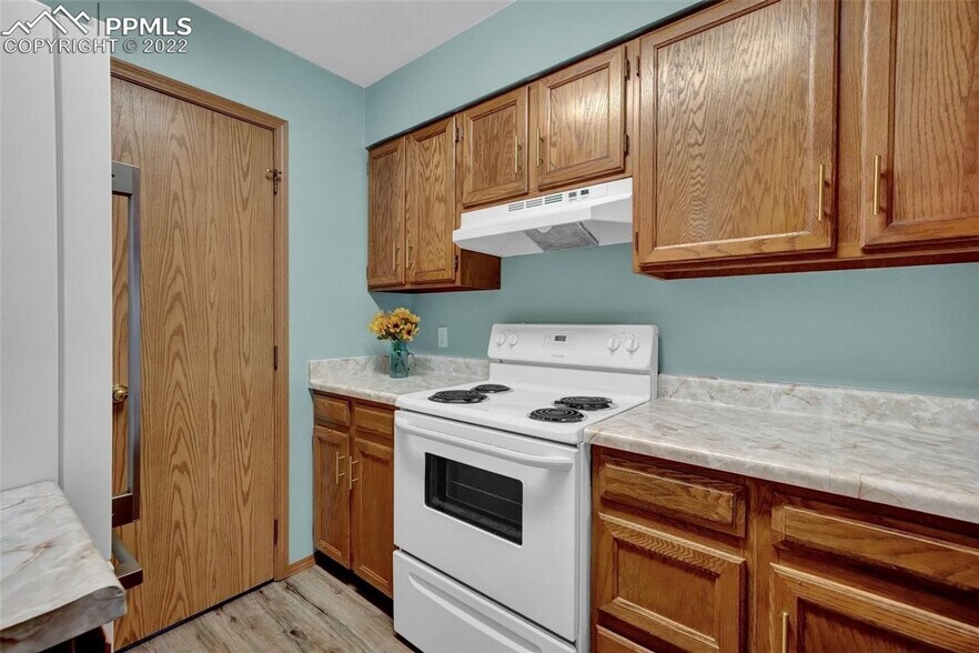 Building Photo - 3467 Queen Anne Way