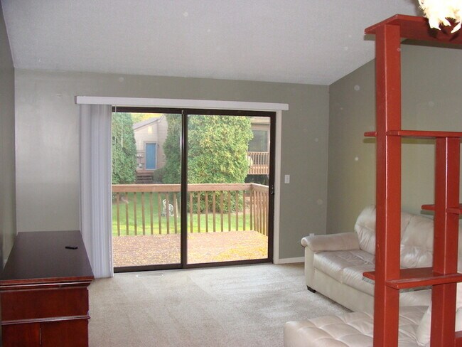Building Photo - Bradford Place 2 Bedroom Condo