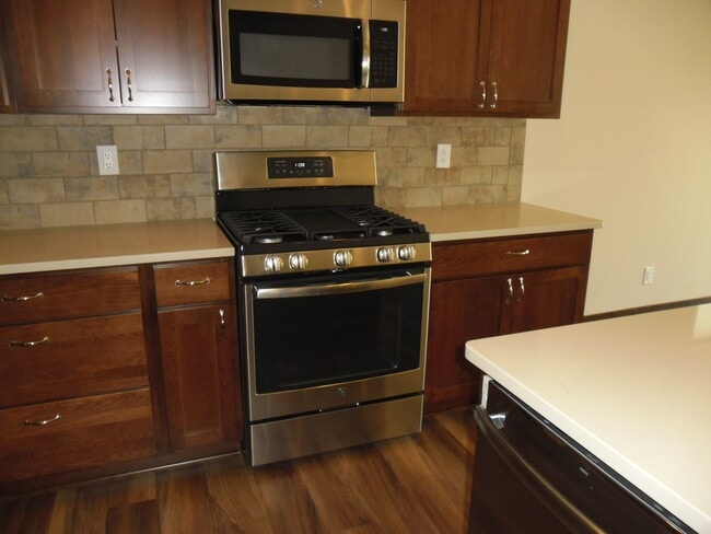 Building Photo - GOLF COURSE AREA HOME
