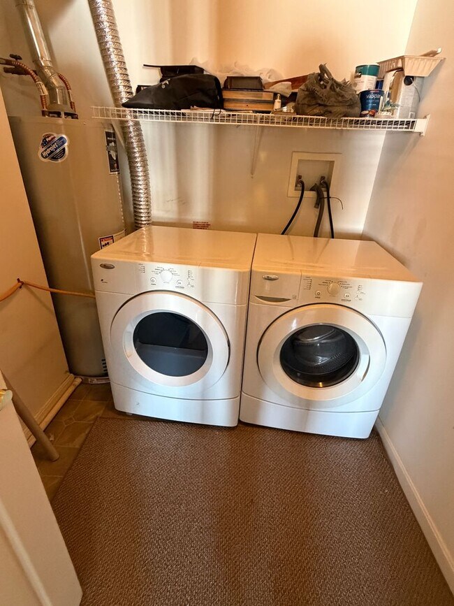 Building Photo - Superb Two Bedroom/Two Bath Condo In Beavercreek