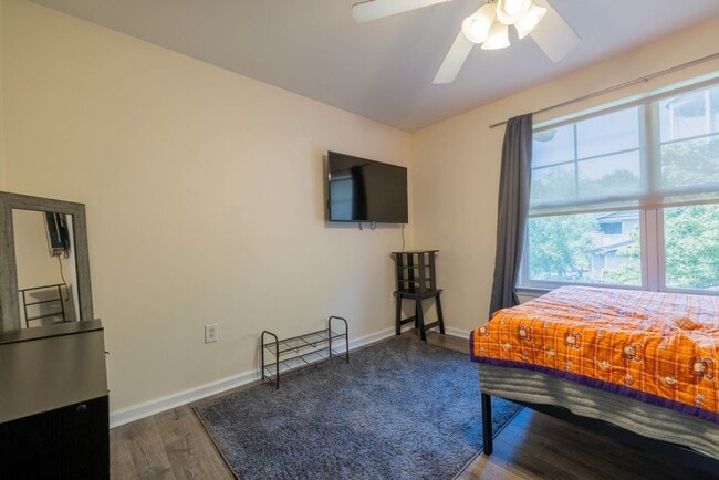Building Photo - 2 Bedroom at the Woodlands Available NOW