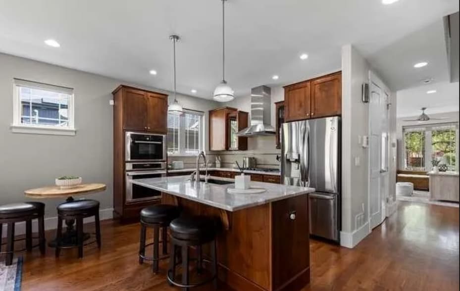 Building Photo - 965 S Clarkson St