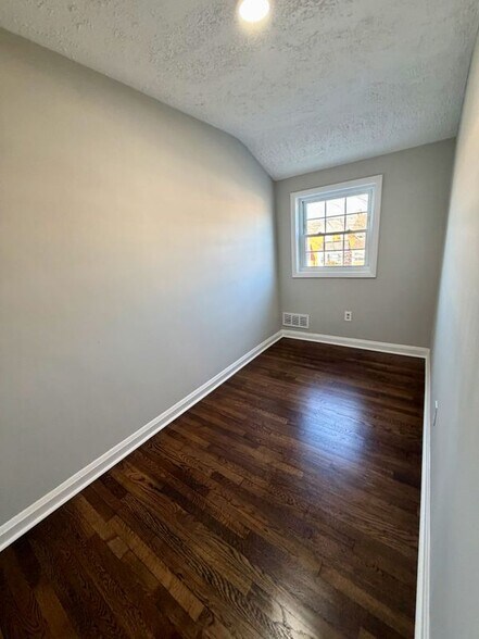 Building Photo - 3413 Wallford Dr