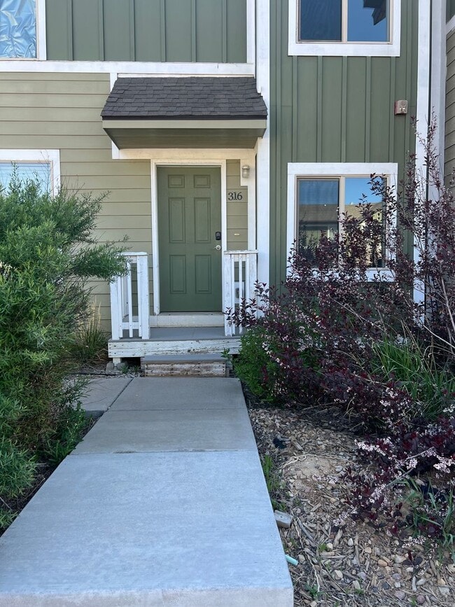 Primary Photo - Newly Remodeled Townhome