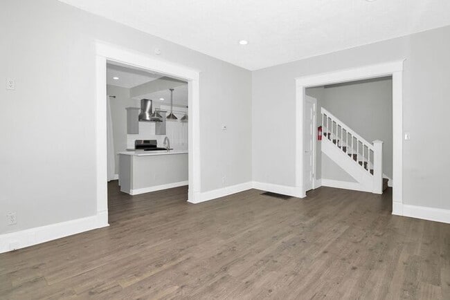 Building Photo - Classic Remodeled Townhome in Windsor Park