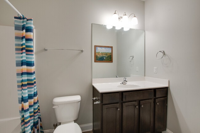 Building Photo - 150 Shrewsberry Dr