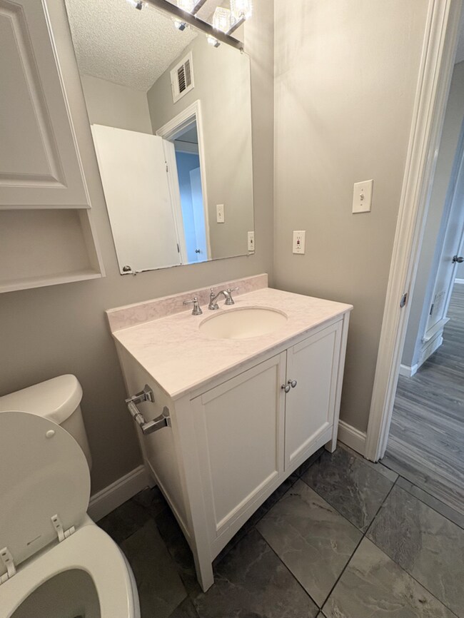 Building Photo - Live in the Heart of Midtown – One Month FREE at The Residence!