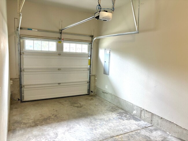 Building Photo - St. Johns Modern Build with Fenced Backyar...