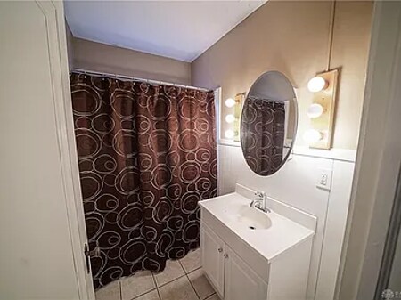 Updated bath - 703 N Central Ave